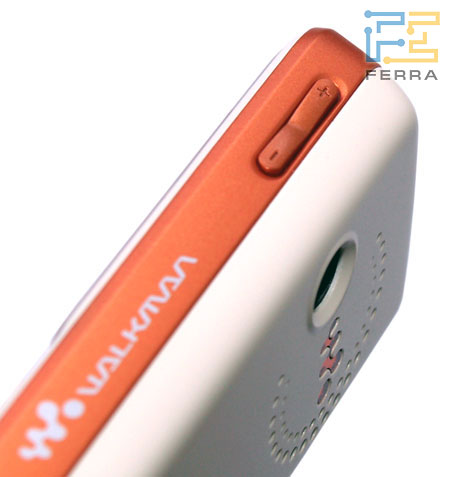   Sony Ericsson W200i 5