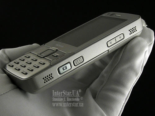 Nokia N82.   .