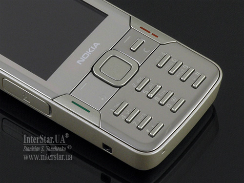 Nokia N82. .  .