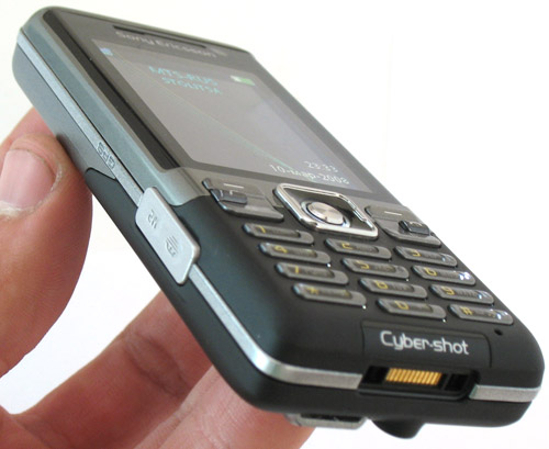    Sony Ericsson C702