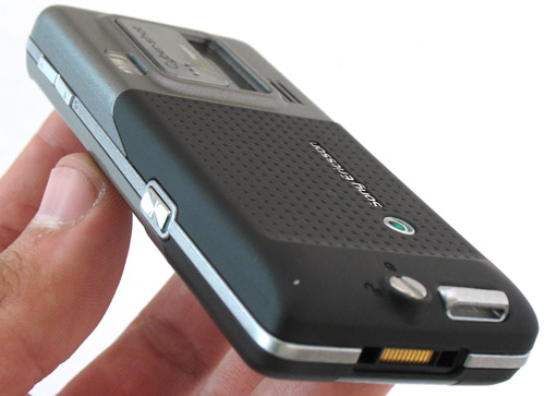    Sony Ericsson C702