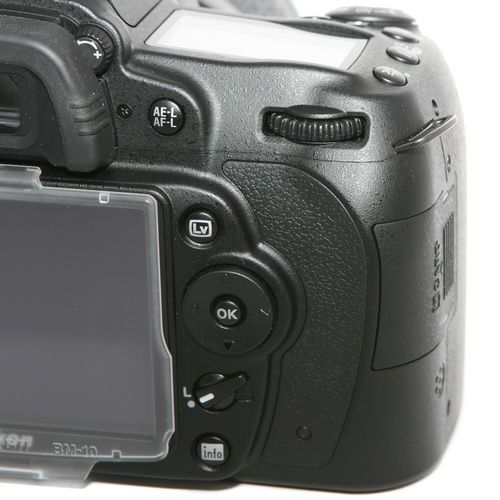 ����� Nikon D90