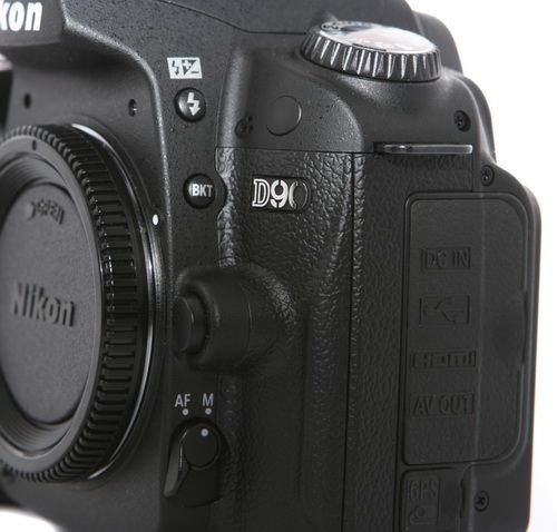 ����� Nikon D90