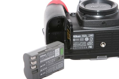 ����� Nikon D90