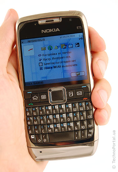 ���������� ��������� � qwerty-�����������: Nokia E71 � Samsung i780
