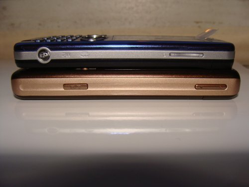 <p align='center'><a href='http://www.mforum.ru/cmsbin/2008/51/FOTKI/I25_full1200x900.jpg' target='_blank' title='Sony Ericsson S302 SnapShot   '><img src='http://www.smartphone.ua/img/arts/4285/4285_29.jpg' alt='Sony Ericsson S302 SnapShot   ' /></a></p>