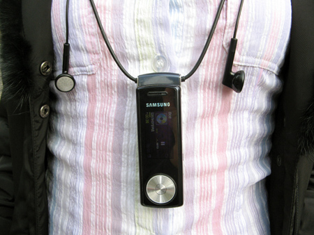 Обзор мобильного телефона Samsung F210