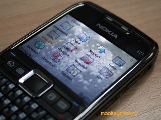 Nokia E71 ��� �������: ����-���� ������ ����������� QWERTY-���������