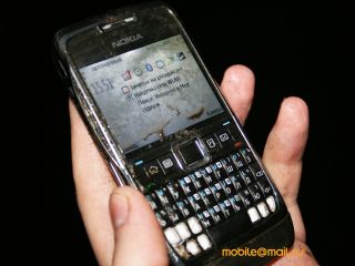 Nokia E71 ��� �������: ����-���� ������ ����������� QWERTY-���������