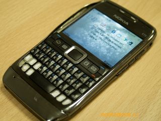 Nokia E71 ��� �������: ����-���� ������ ����������� QWERTY-���������