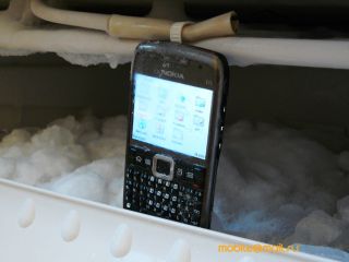 Nokia E71 ��� �������: ����-���� ������ ����������� QWERTY-���������