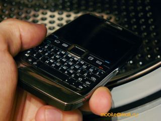 Nokia E71 ��� �������: ����-���� ������ ����������� QWERTY-���������
