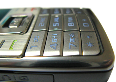 Обзор мобильного телефона Samsung L700