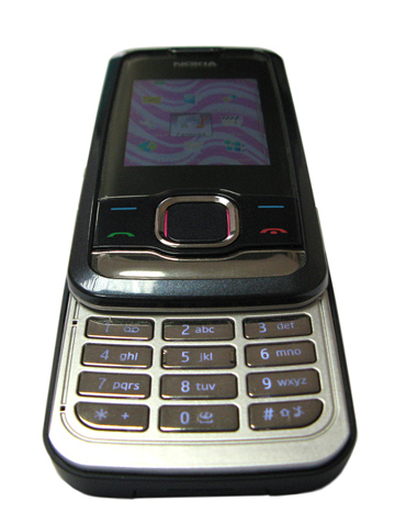    Nokia 7610 Supernova