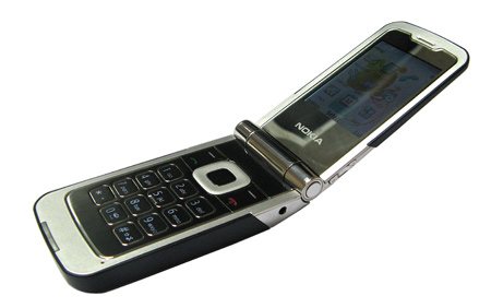    Nokia 7510 Supernova