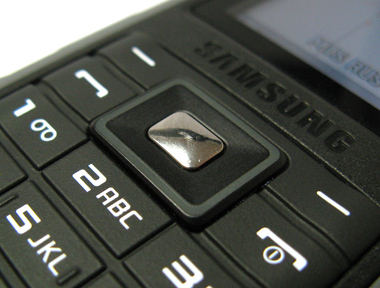 ����� ���������� �������� Samsung B2700