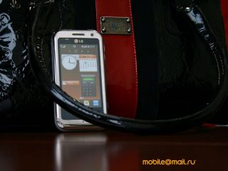 ��������������� ����� LG KM900 Arena: ������� ��� iPhone, ������� ����� iPhone