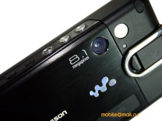   Sony Ericsson W995.  Walkman  8 