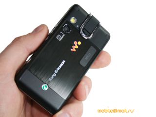   Sony Ericsson W995.  Walkman  8 
