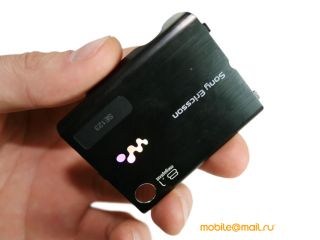   Sony Ericsson W995.  Walkman  8 