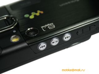   Sony Ericsson W995.  Walkman  8 