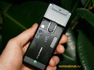   Sony Ericsson W995.  Walkman  8 