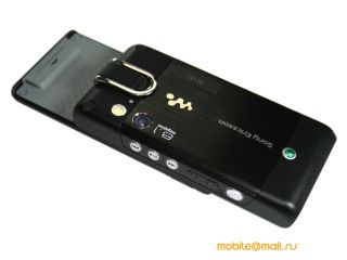   Sony Ericsson W995.  Walkman  8 