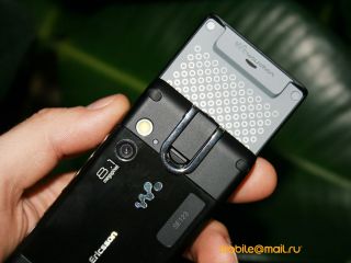   Sony Ericsson W995.  Walkman  8 
