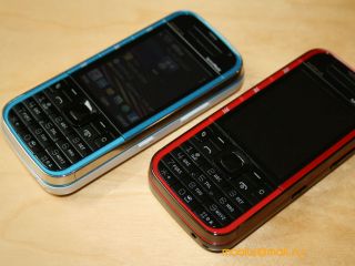   Nokia 5730.  XpressMusic  QWERTY