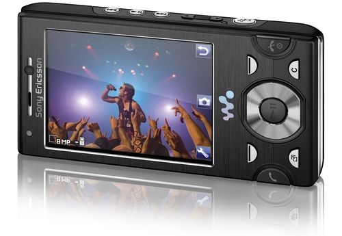 Sony Ericsson W995:  -