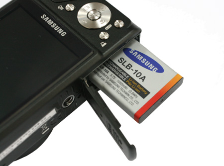   Samsung WB550