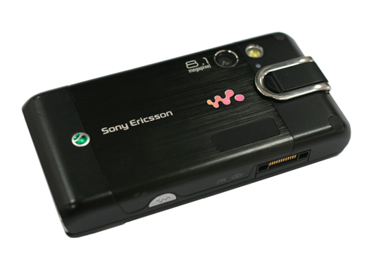    Sony Ericsson W995