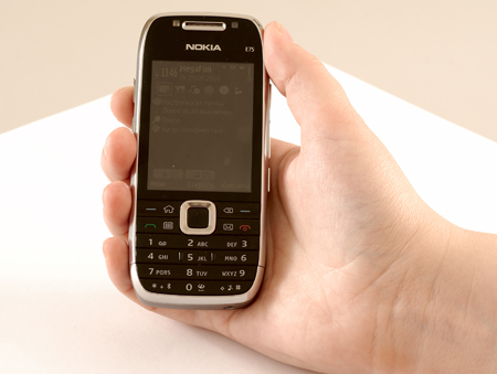 Nokia E75:  