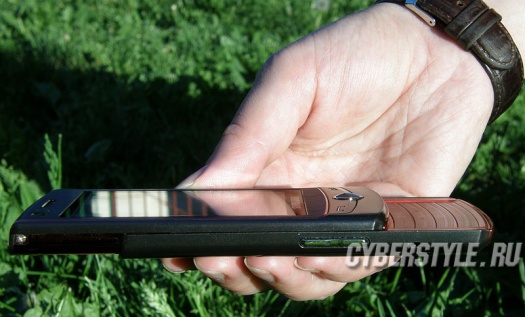  Samsung GT-S8300 UltraTouch:  