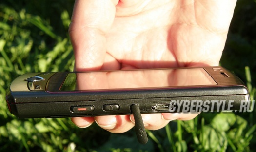  Samsung GT-S8300 UltraTouch:  