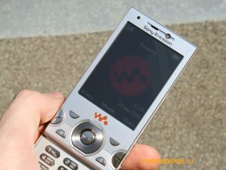 Nokia N86 8MP  Sony Ericsson W995