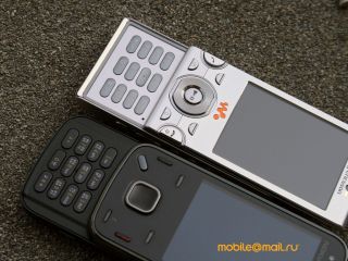 Nokia N86 8MP  Sony Ericsson W995