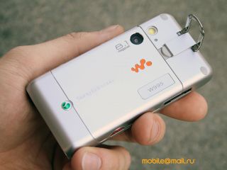 Nokia N86 8MP  Sony Ericsson W995