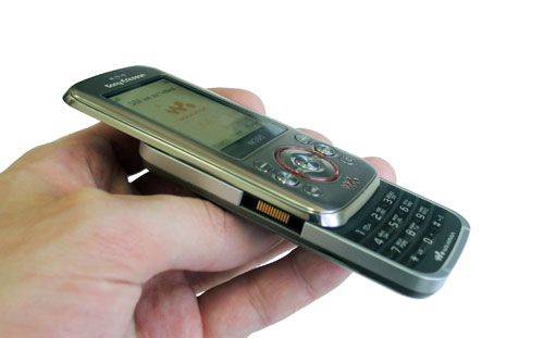    Sony Ericsson W395