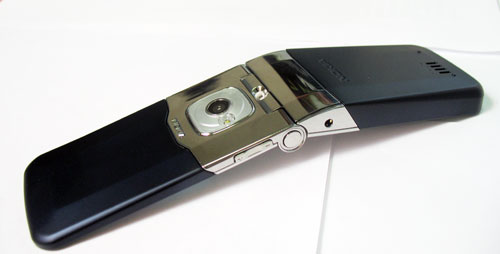    Nokia 7510 Supernova