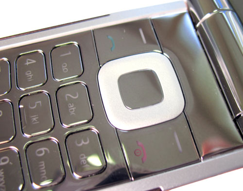    Nokia 7510 Supernova