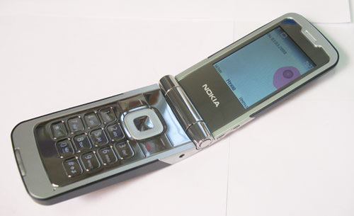    Nokia 7510 Supernova