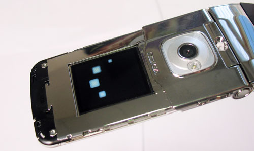    Nokia 7510 Supernova