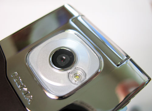    Nokia 7510 Supernova