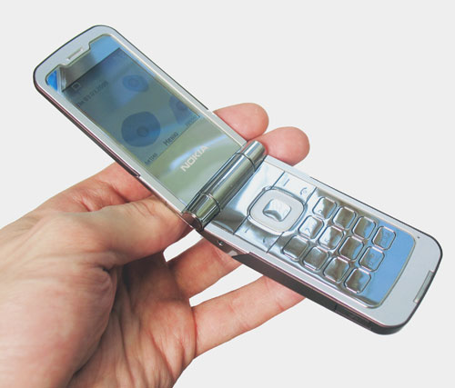   Nokia 7510 Supernova