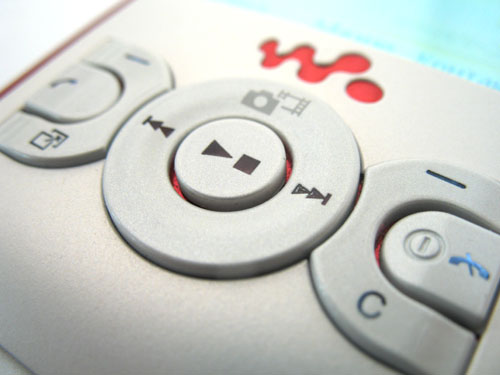  Sony Ericsson W595 -   