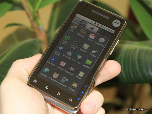  Motorola Milestone XT720:  Android-