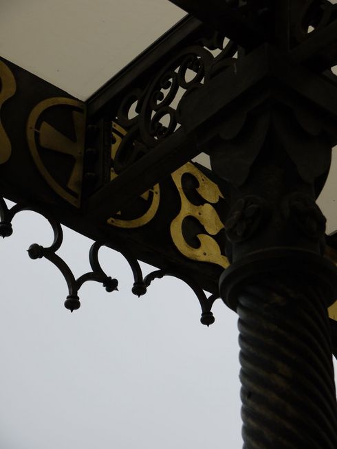 : Lumix G Vario 14-42  F3.5-5.6.  : F7.1,  1/125, ISO200,   42 