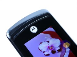  Motorola RAZR2_V8