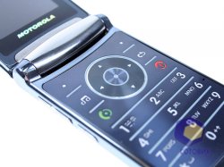  Motorola RAZR2_V8